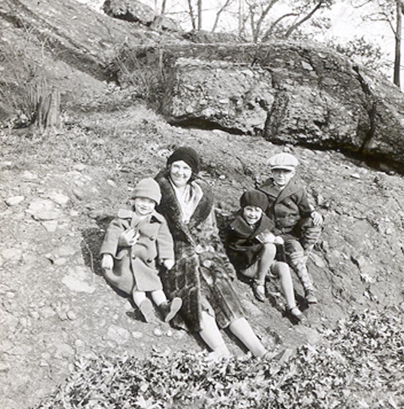 Marion Cross Swanton and her children, Bobby, Eleanore and Billy.jpg 153.2K